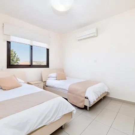 Blue Serenity Complex לרנקה